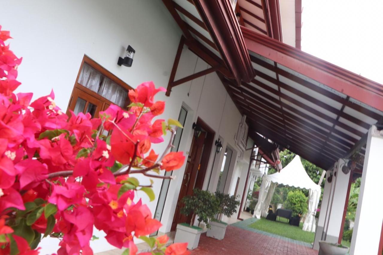 Ryan Residence&Restaurant Negombo Bagian luar foto
