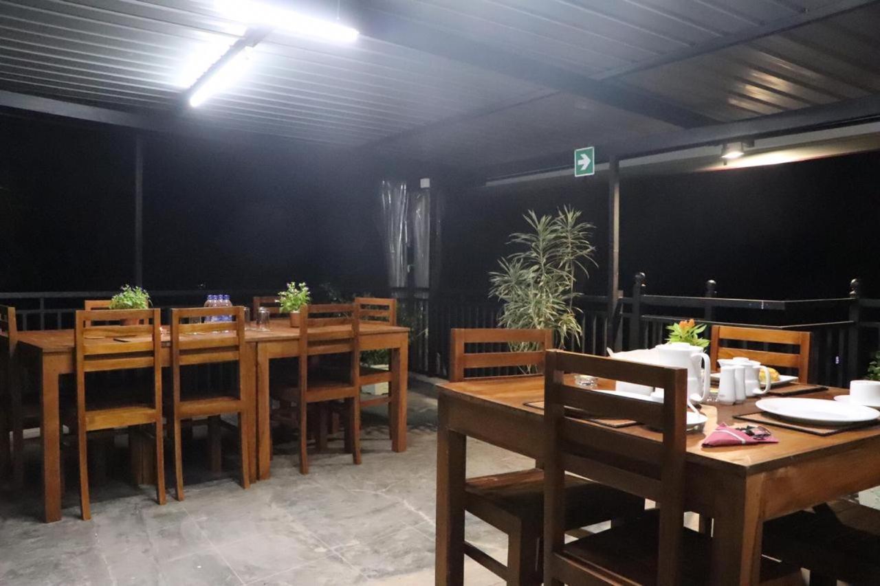 Ryan Residence&Restaurant Negombo Bagian luar foto